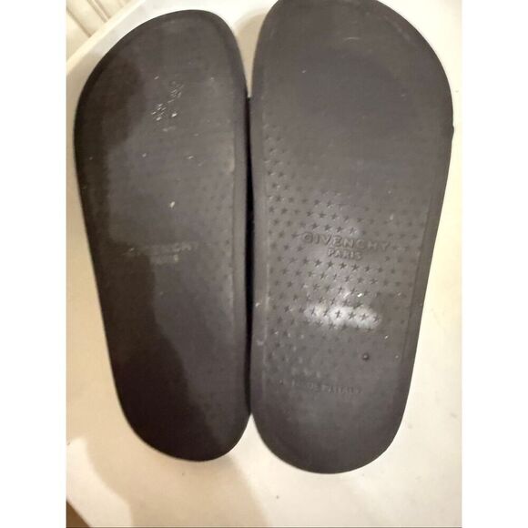 Givenchy Women's Raised Logo Flat Pool Slide Sandals Black Size 37 - Picture 8 of 12